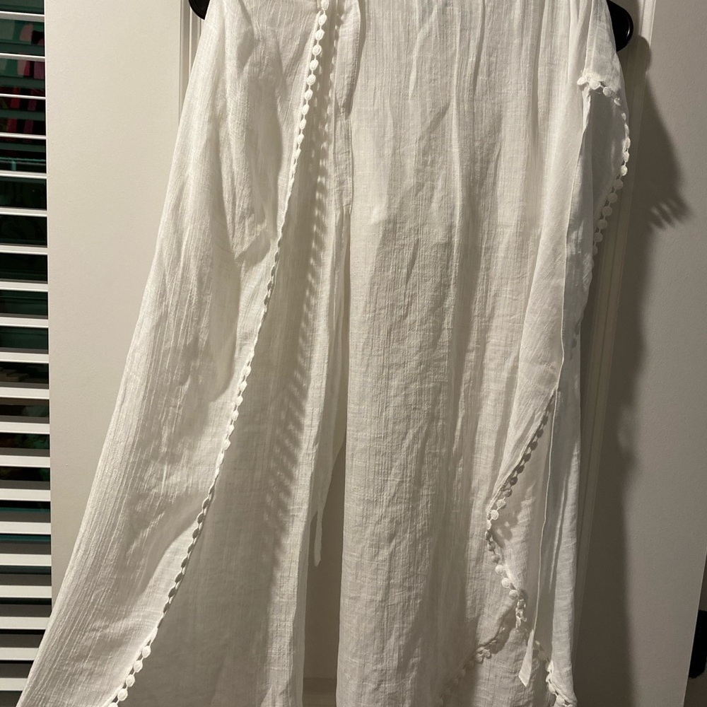 White flowy pants